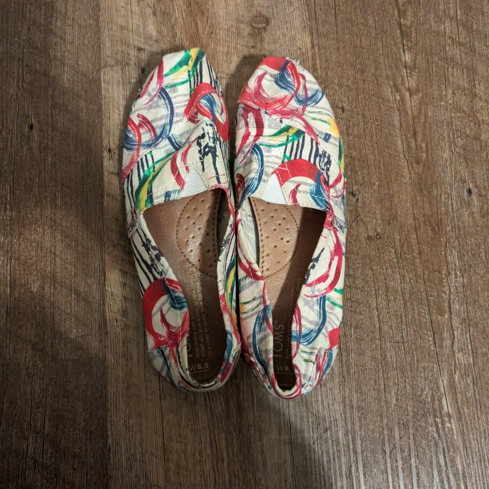 Tom's Graffiti size 8.5 shoes